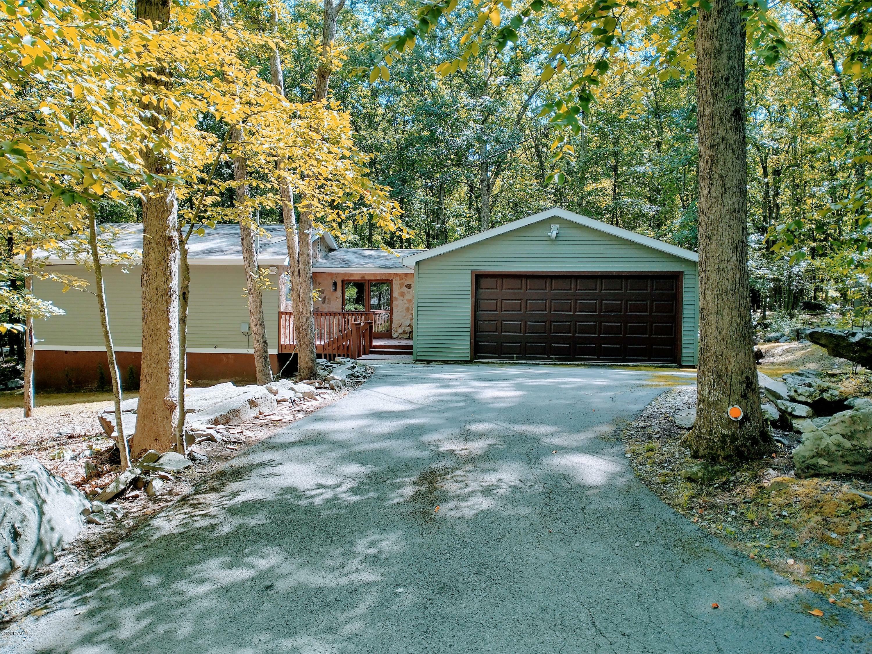 Property Photo:  135 Willow Drive  PA 18428 