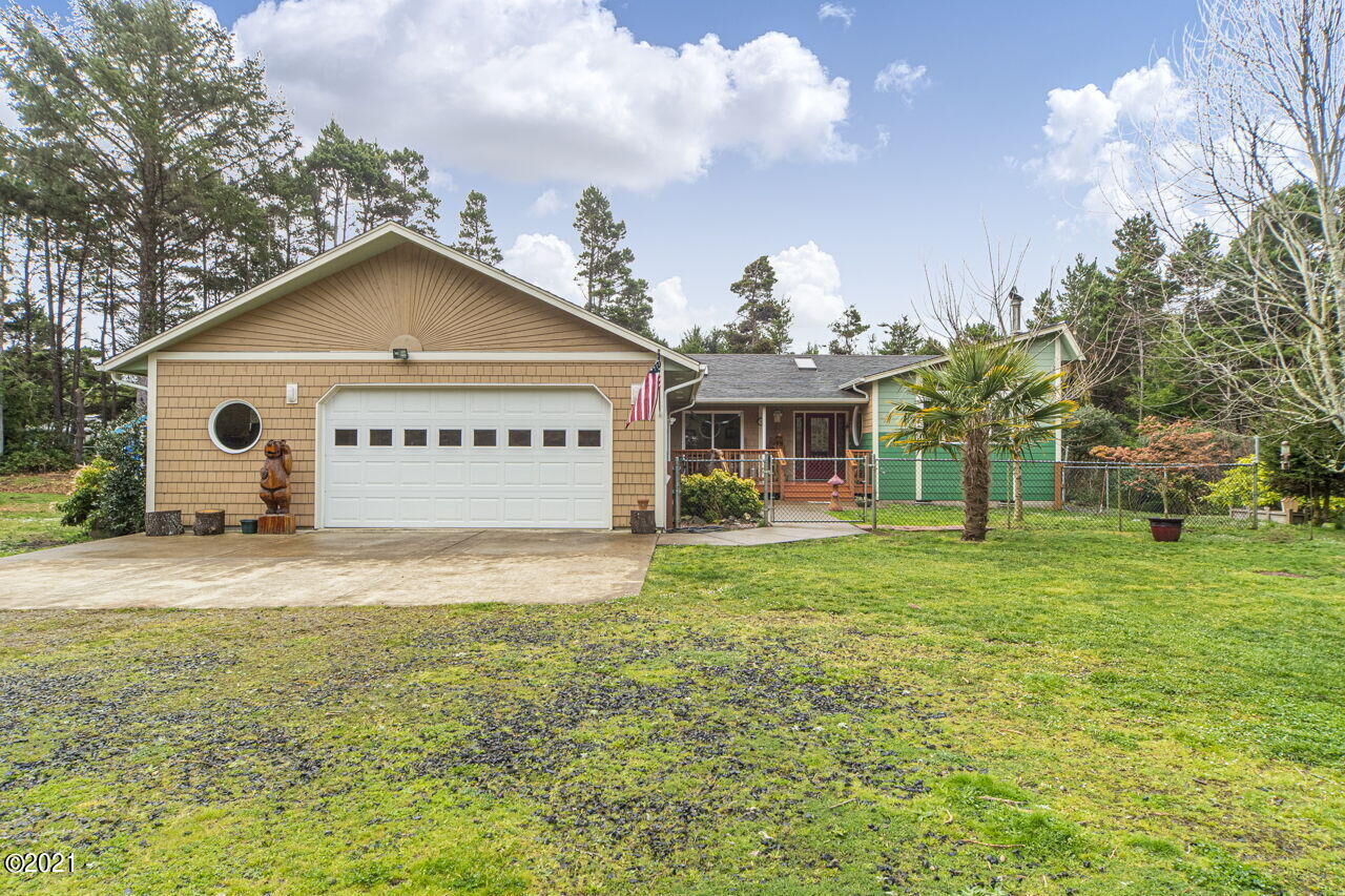 Property Photo: 3877 SW Dahlia Lane OR 97394
