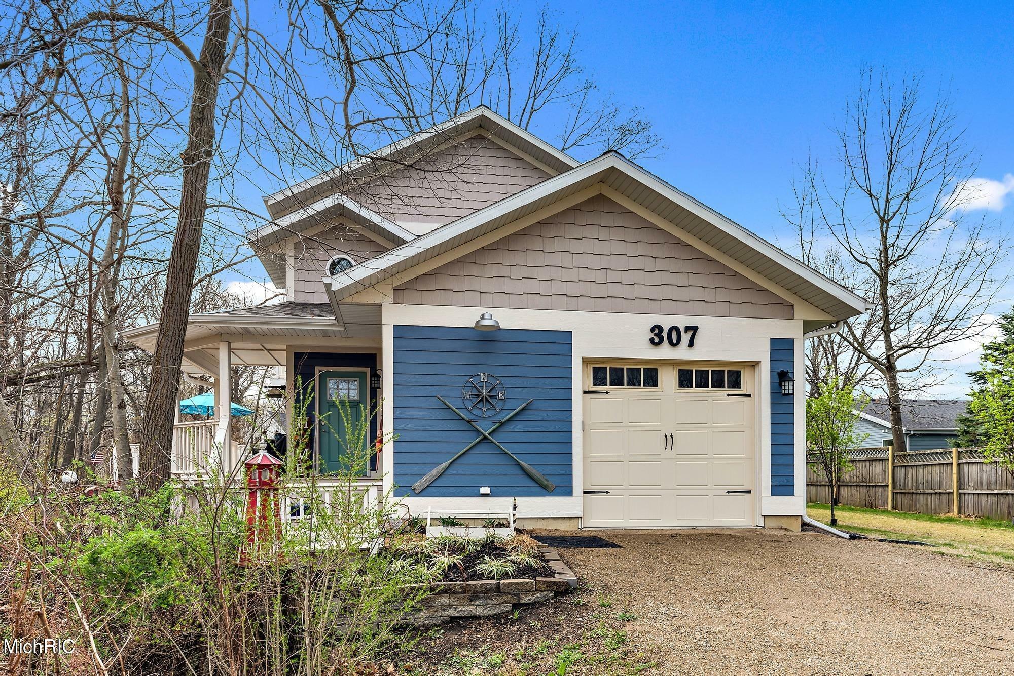 Property Photo: 307 W Michigan Street MI 49117