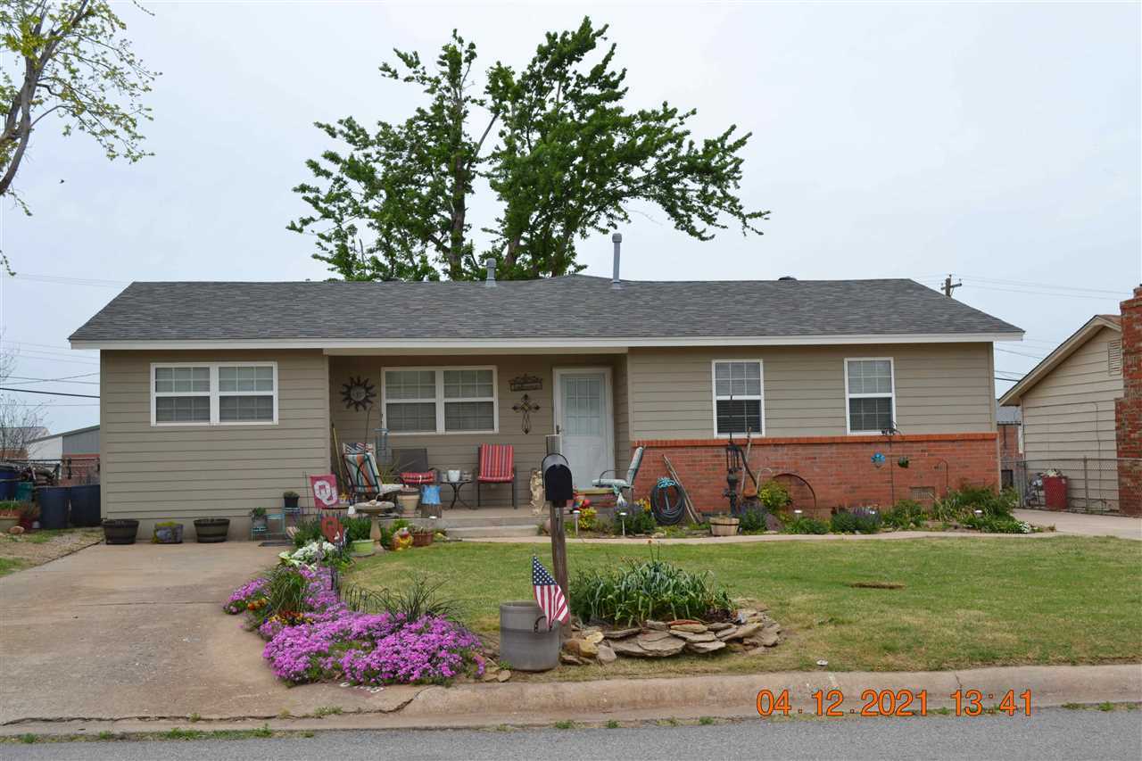 Property Photo:  1003 4th Pl  OK 73538 