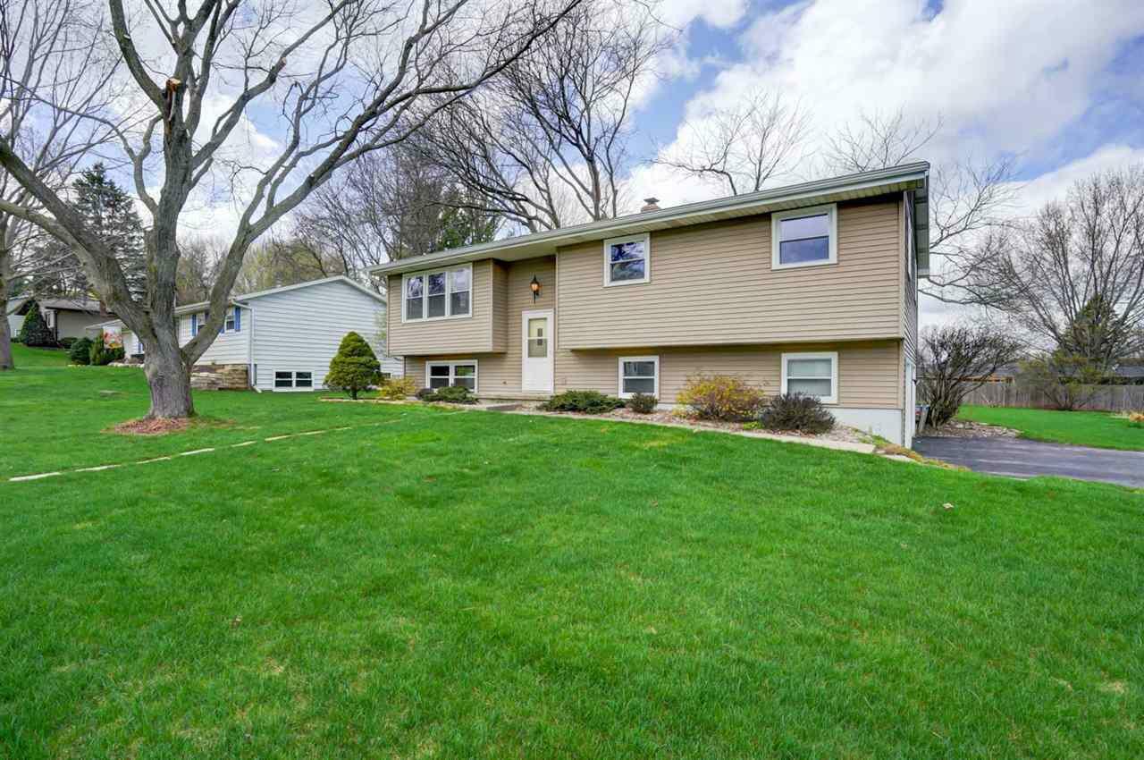 Property Photo:  308 Mohawk Tr  WI 53532 