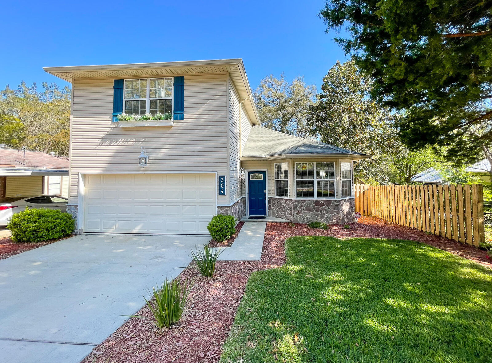 Property Photo: 304 Florida Street FL 32578