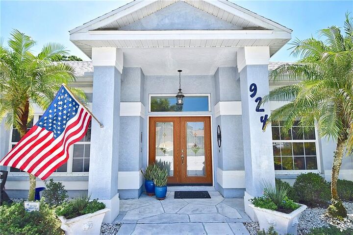 Property Photo:  924 S Doral Lane  FL 34293 