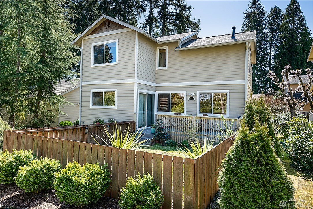 Property Photo:  1607 N 183rd St  WA 98133 