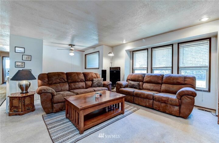 Property Photo: 16301 197th Avenue NE WA 98077