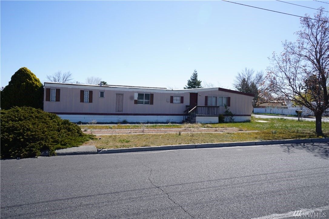 Property Photo: 405 8th Ave SE WA 98823