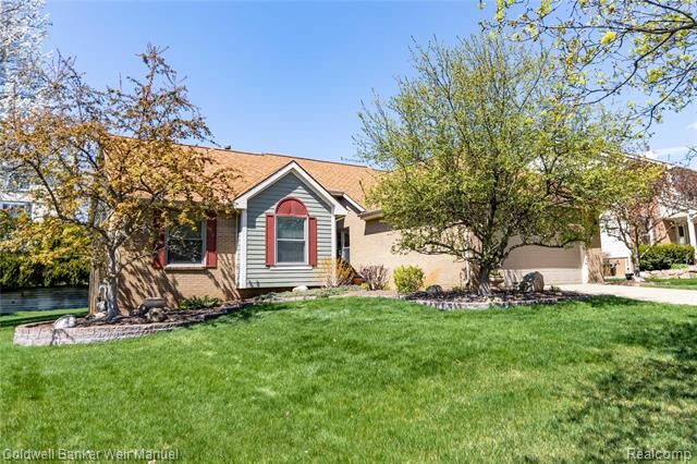 Property Photo: 6382 Golf View Dr Drive MI 48346