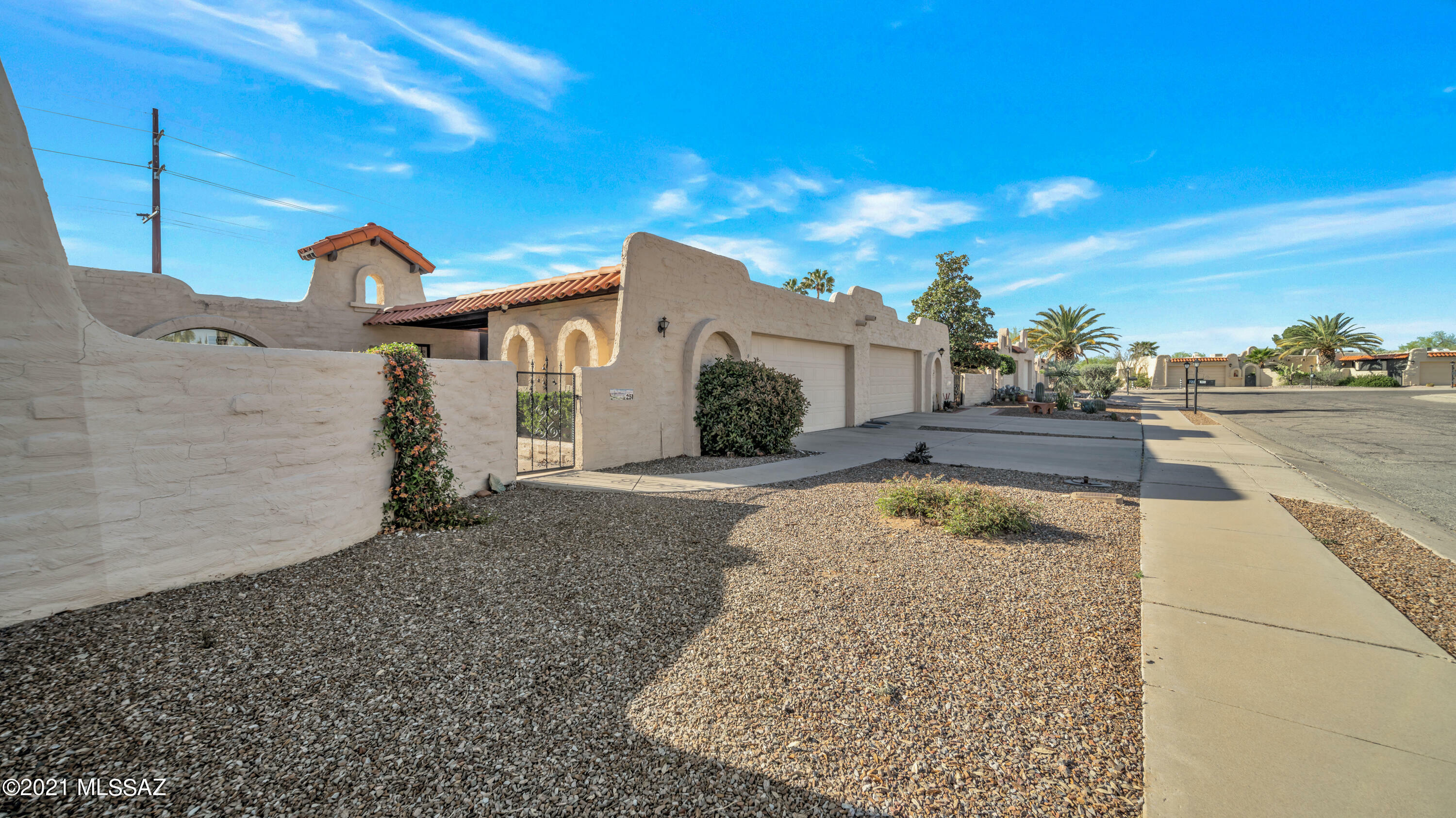 Property Photo:  251 S Circulo Napa  AZ 85614 