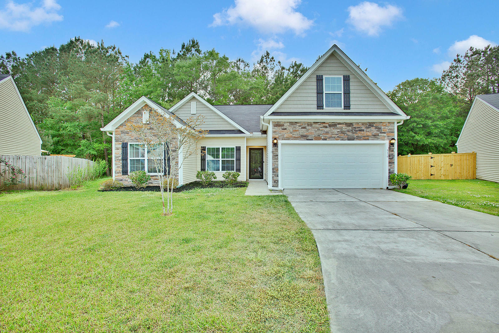 Property Photo: 916 Laurel Oak Lane SC 29461
