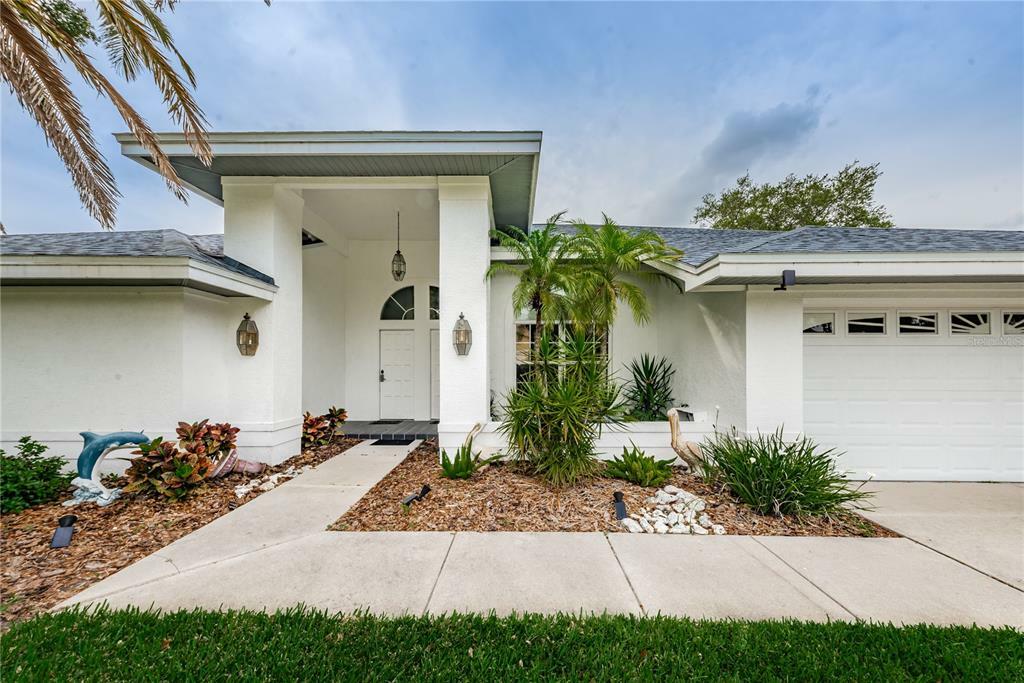 Property Photo:  904 Belted Kingfisher Drive S  FL 34683 