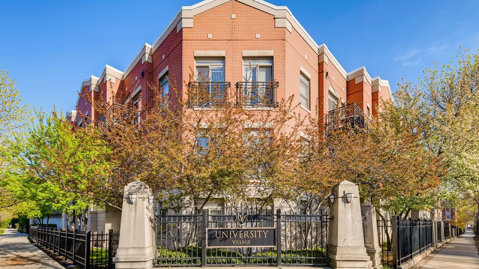 Property Photo:  757 W 14th Place 2B  IL 60607 