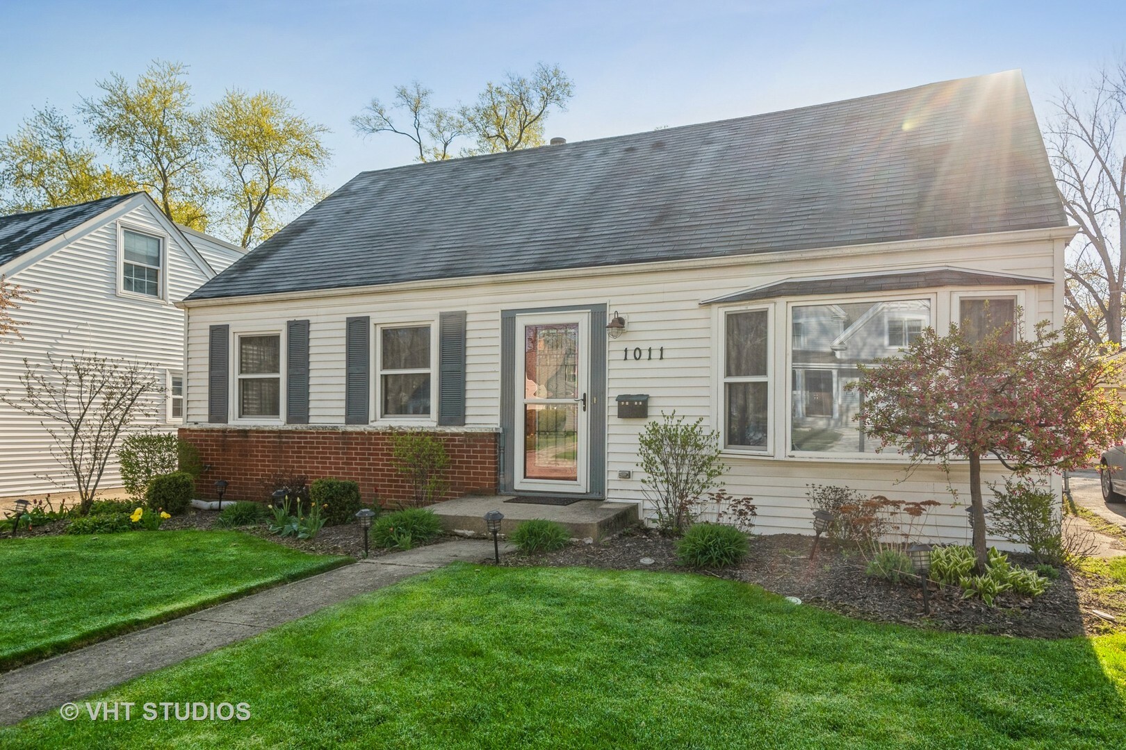 Property Photo:  1011 N Haddow Avenue  IL 60004 