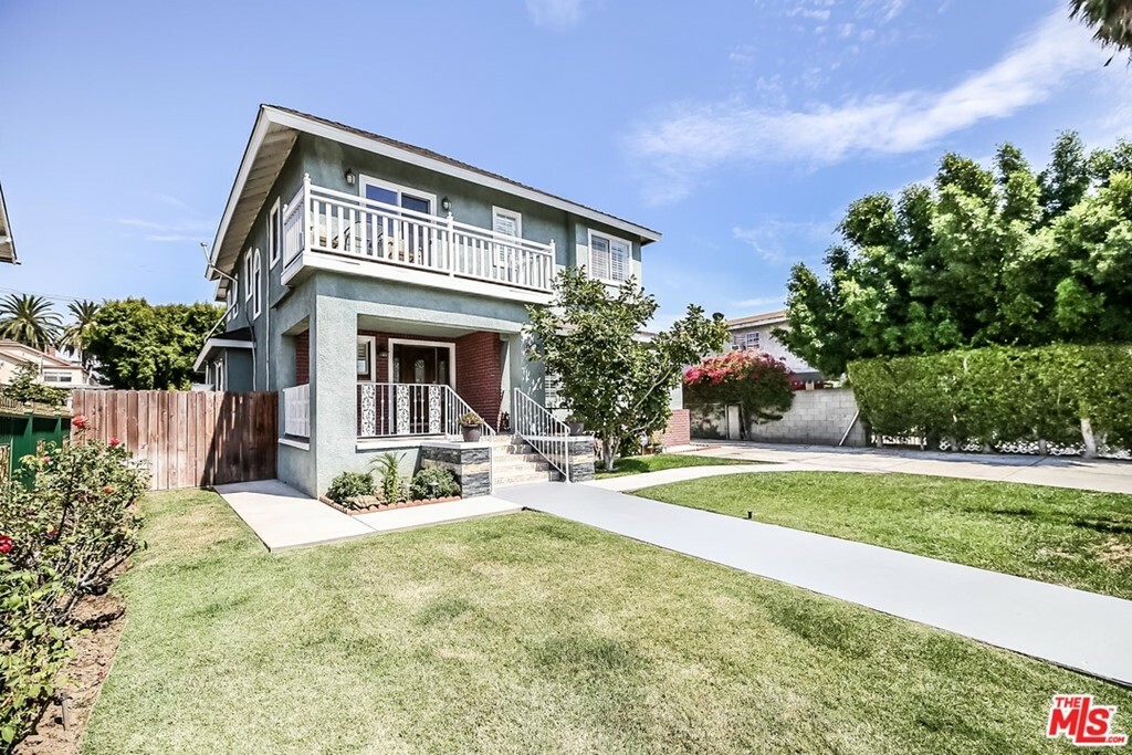 Property Photo:  1738 5th Avenue  CA 90019 