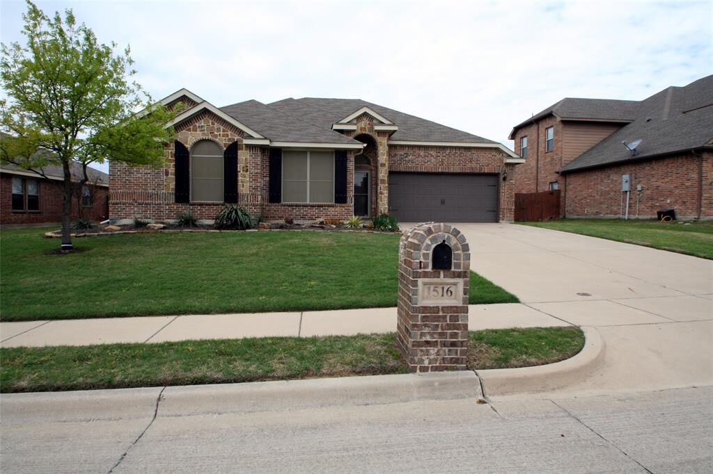 Property Photo: 1516 Salado Trail TX 76087