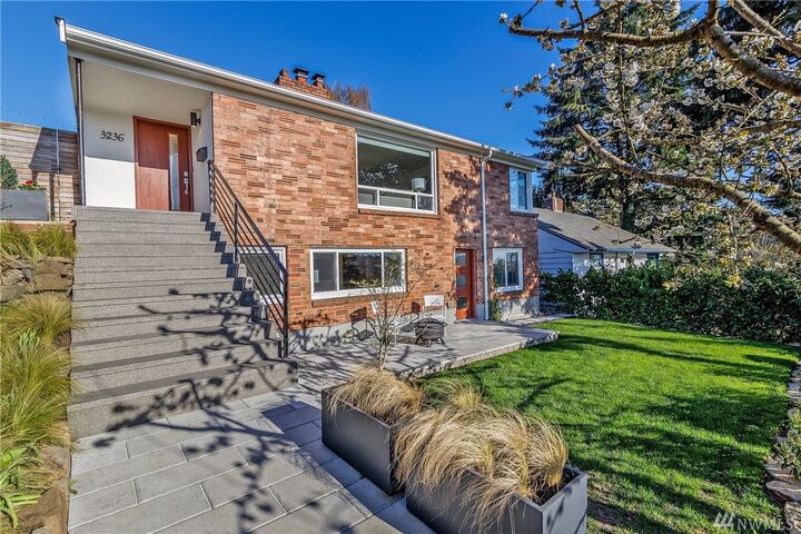 Property Photo: 3236 12th Ave W WA 98119