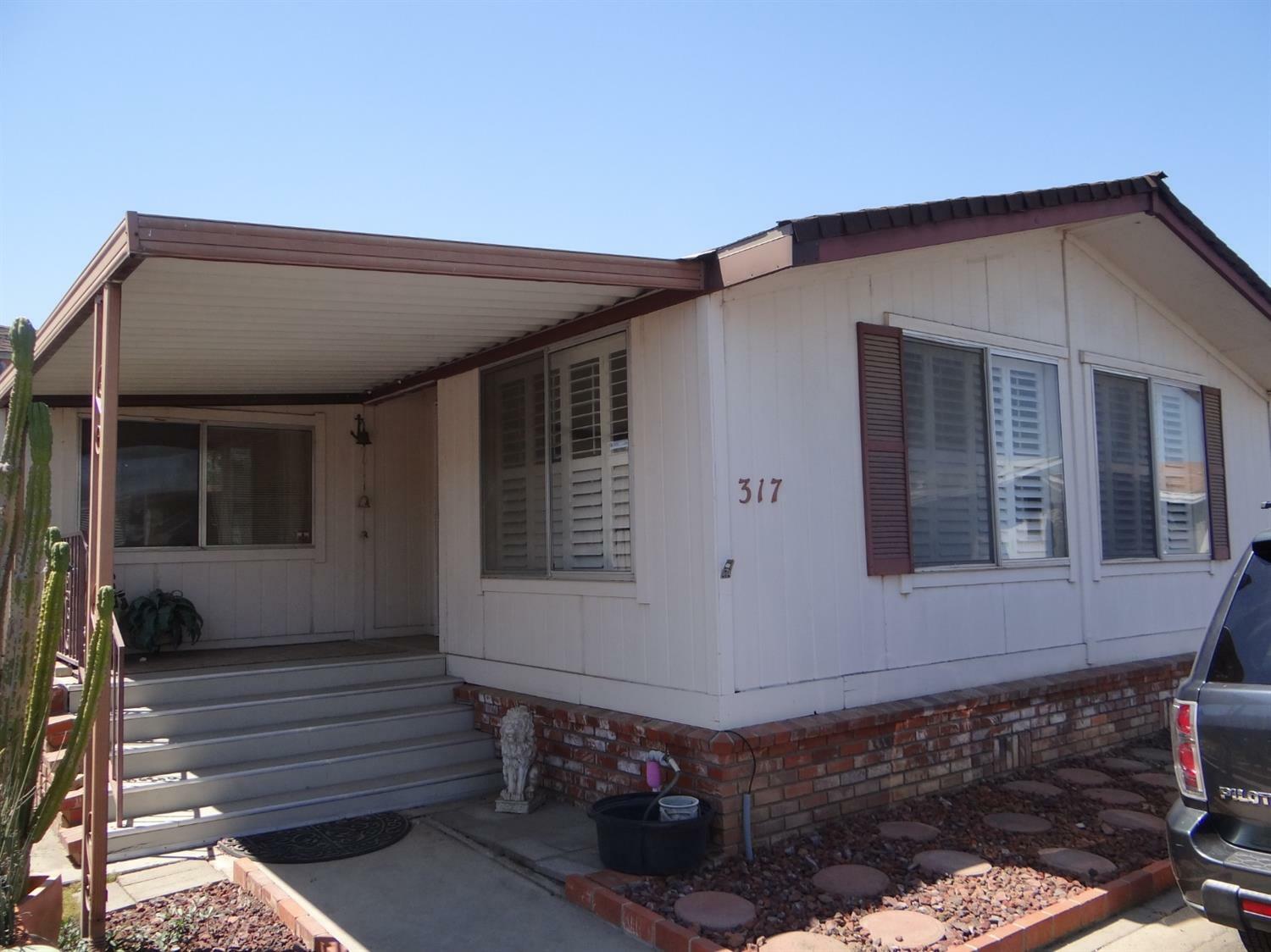 Property Photo:  2706 W Ashlan Avenue 317  CA 93705 