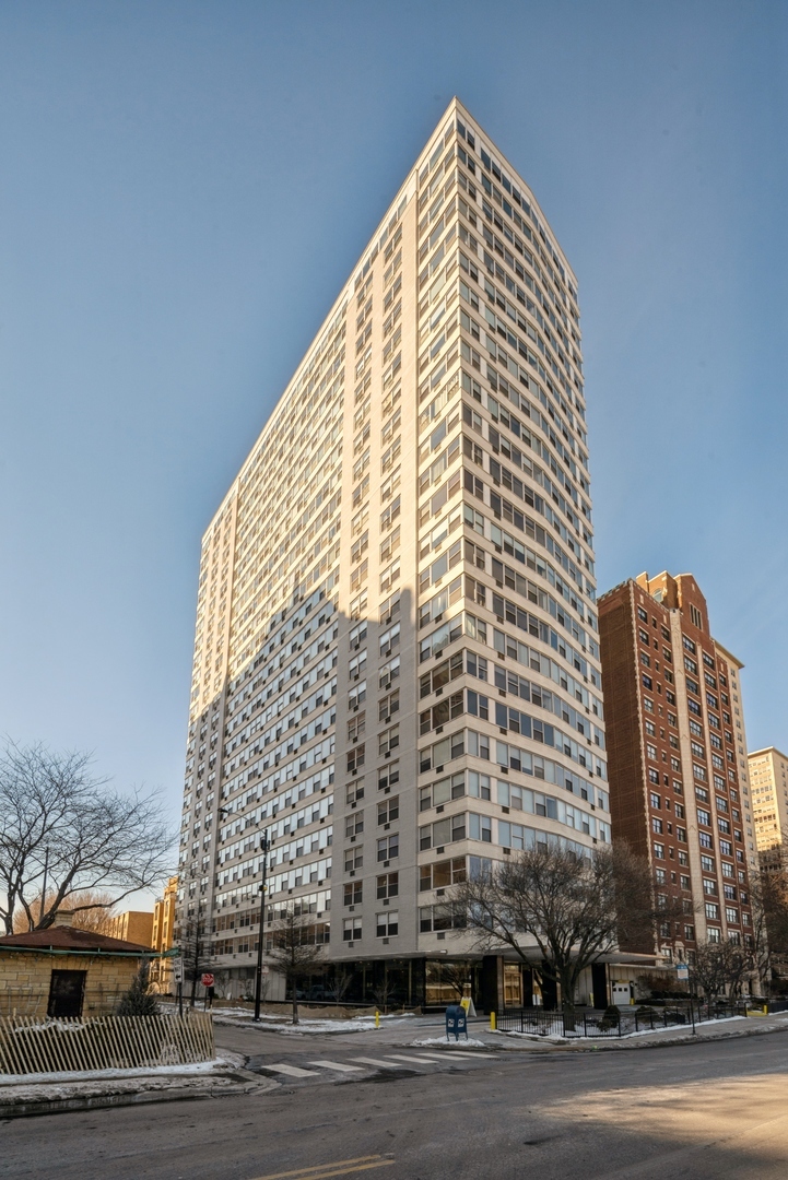 Property Photo:  3900 N Lake Shore Drive 3D  IL 60613 