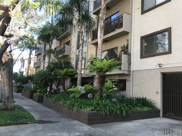 Property Photo:  1415 Camden Avenue 208  CA 90025 