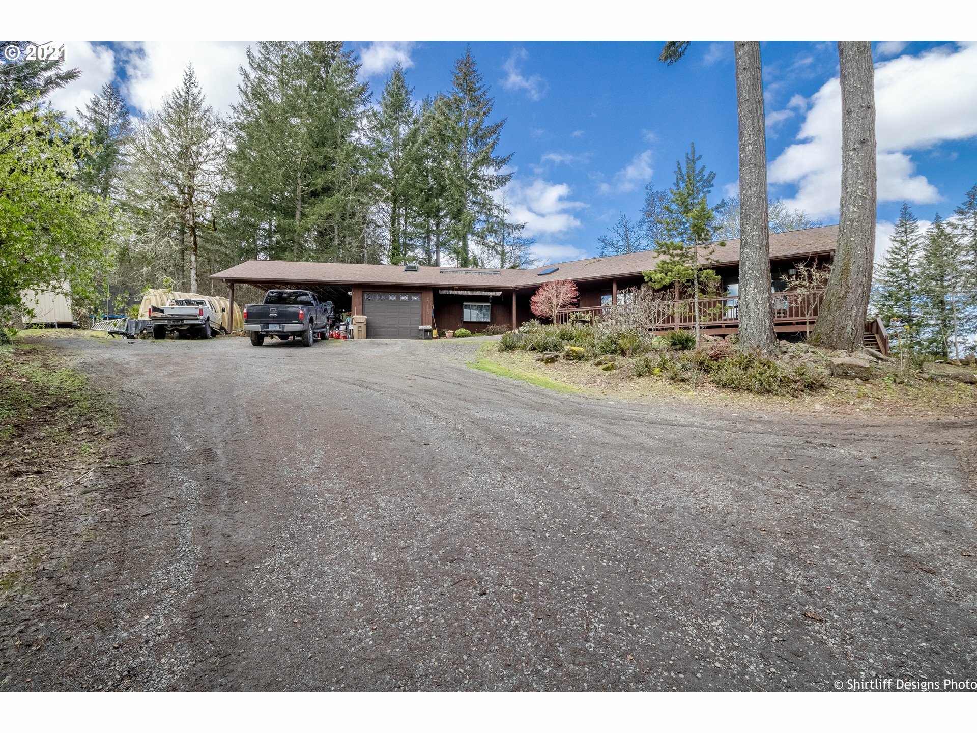 Property Photo: 29176 Santiam Hwy OR 97386