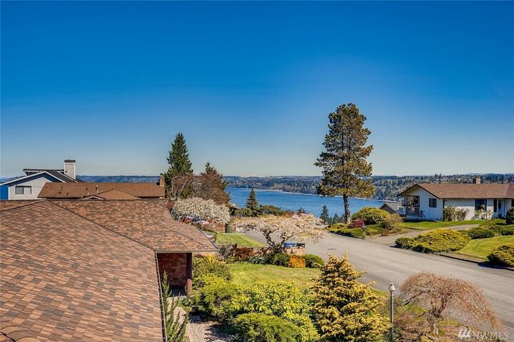 Property Photo:  29829 3rd Ave SW  WA 98023 