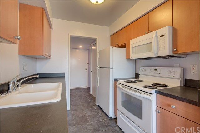 Property Photo:  770 W Imperial Avenue 98  CA 90245 