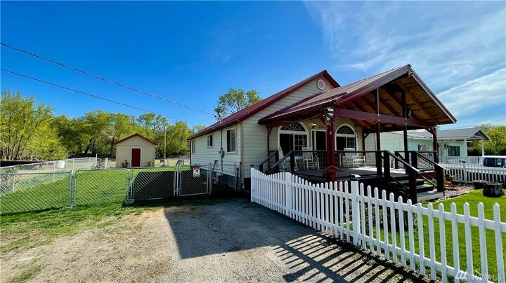 Property Photo: 1293 1st Ave S WA 98840