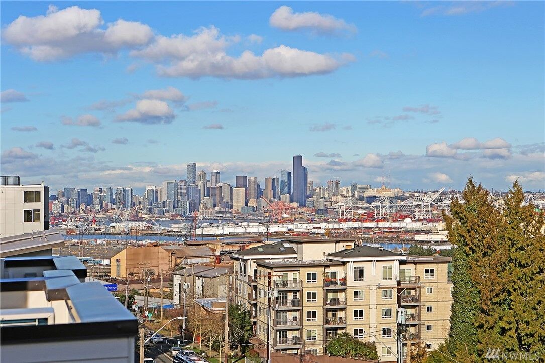 Property Photo: 3104 SW Avalon Wy C WA 98126