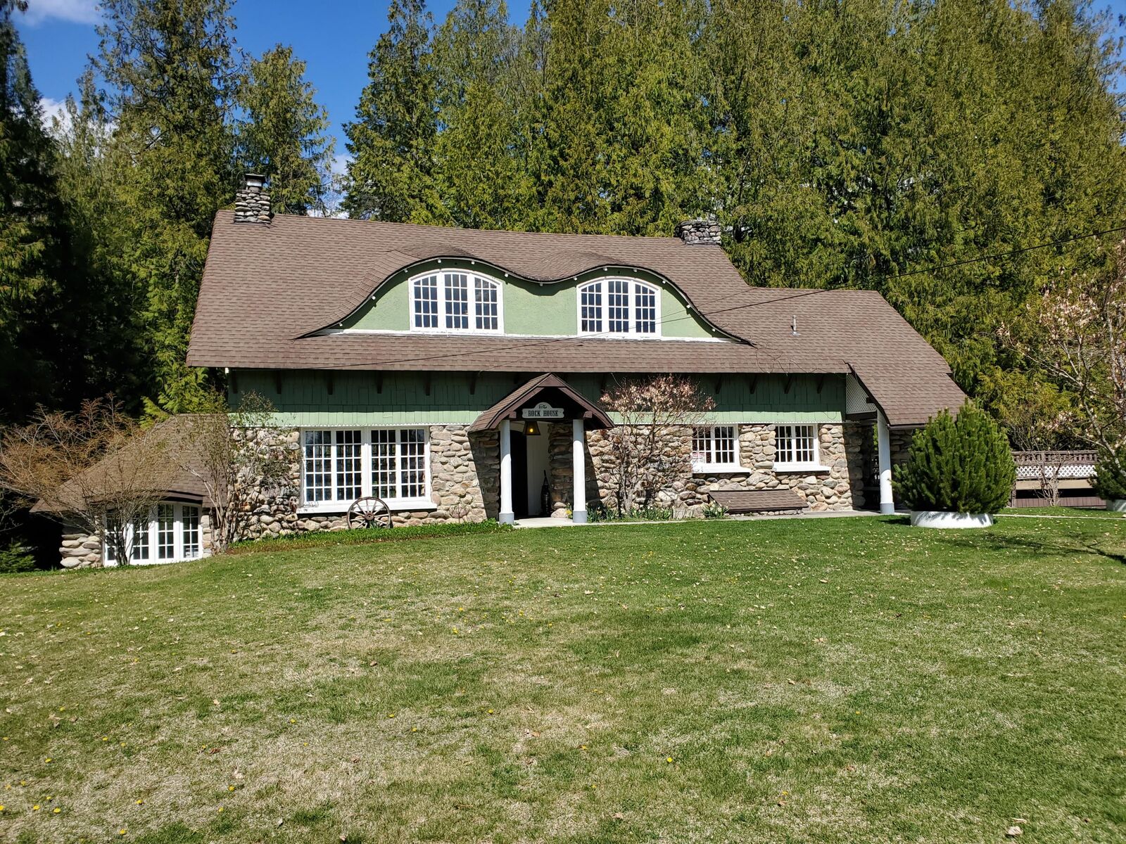 Property Photo:  102 W 5th Ave  WA 99153 