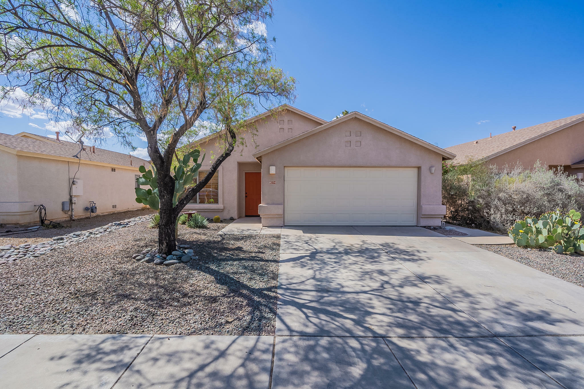 Property Photo:  8274 S Placita Del Plantio  AZ 85747 