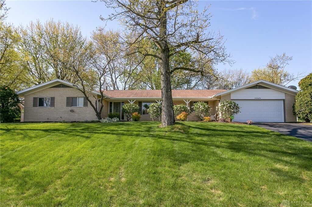 Property Photo: 224 W Woodbury Drive OH 45415