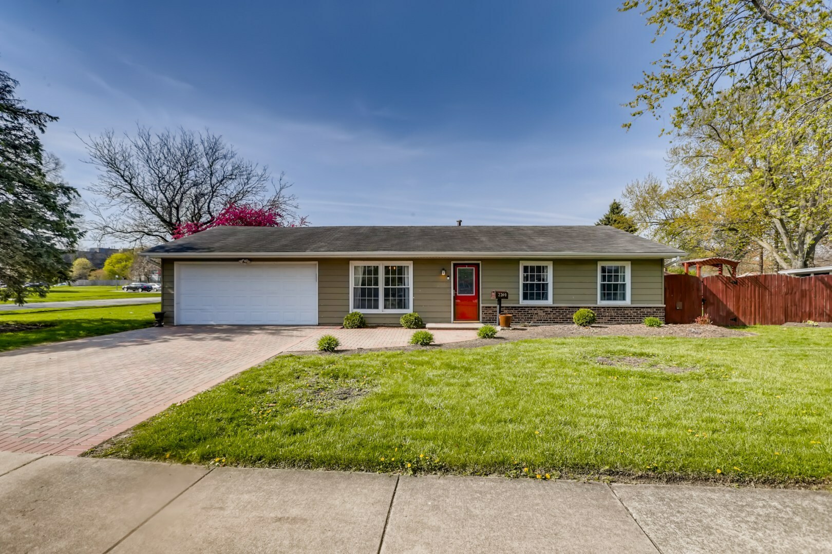 Property Photo: 2200 Gettysburg Drive IL 60506