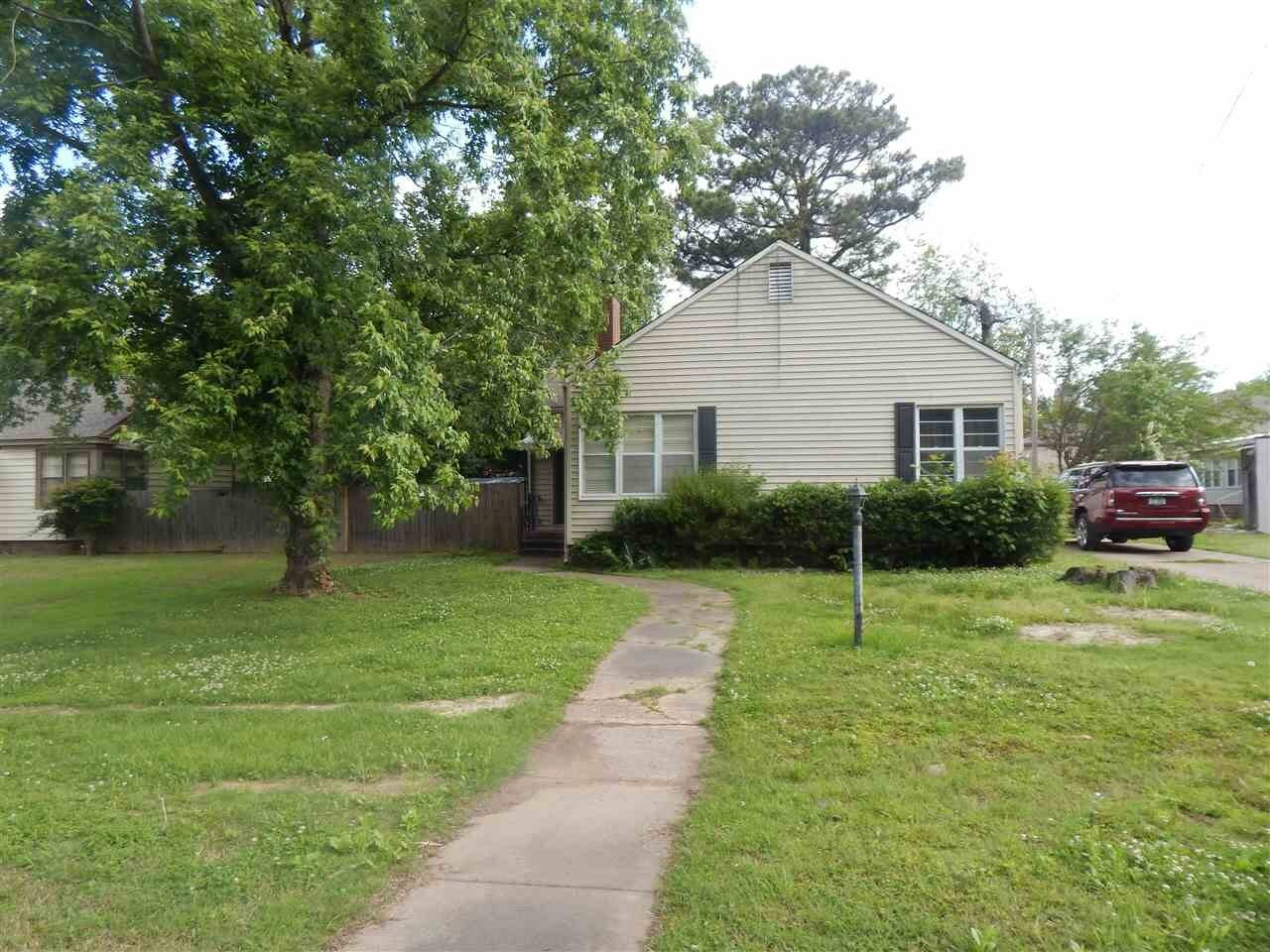 Property Photo:  1304 W Washington  AR 72401 