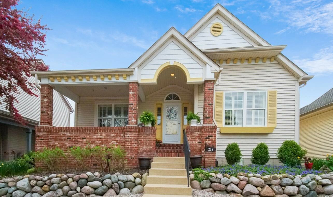 Property Photo: 218 Abington Street IN 46385