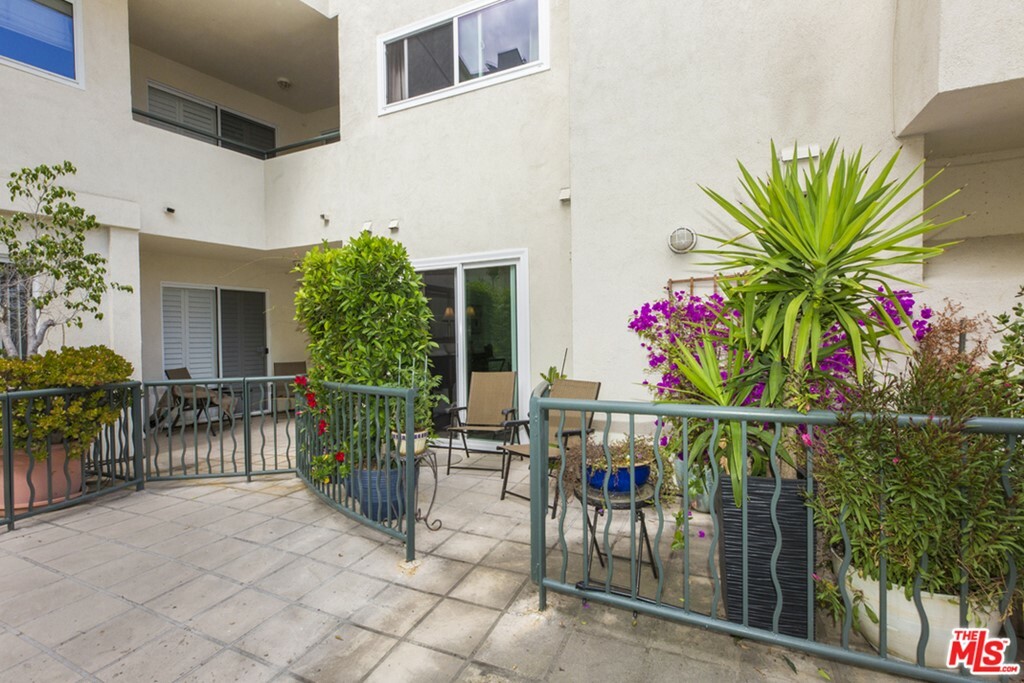 Property Photo:  13030 Valleyheart Drive 111  CA 91604 