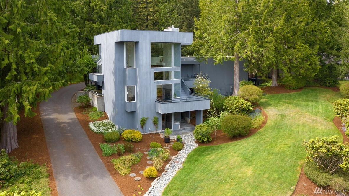 Property Photo:  1705 292nd Place NE  WA 98014 