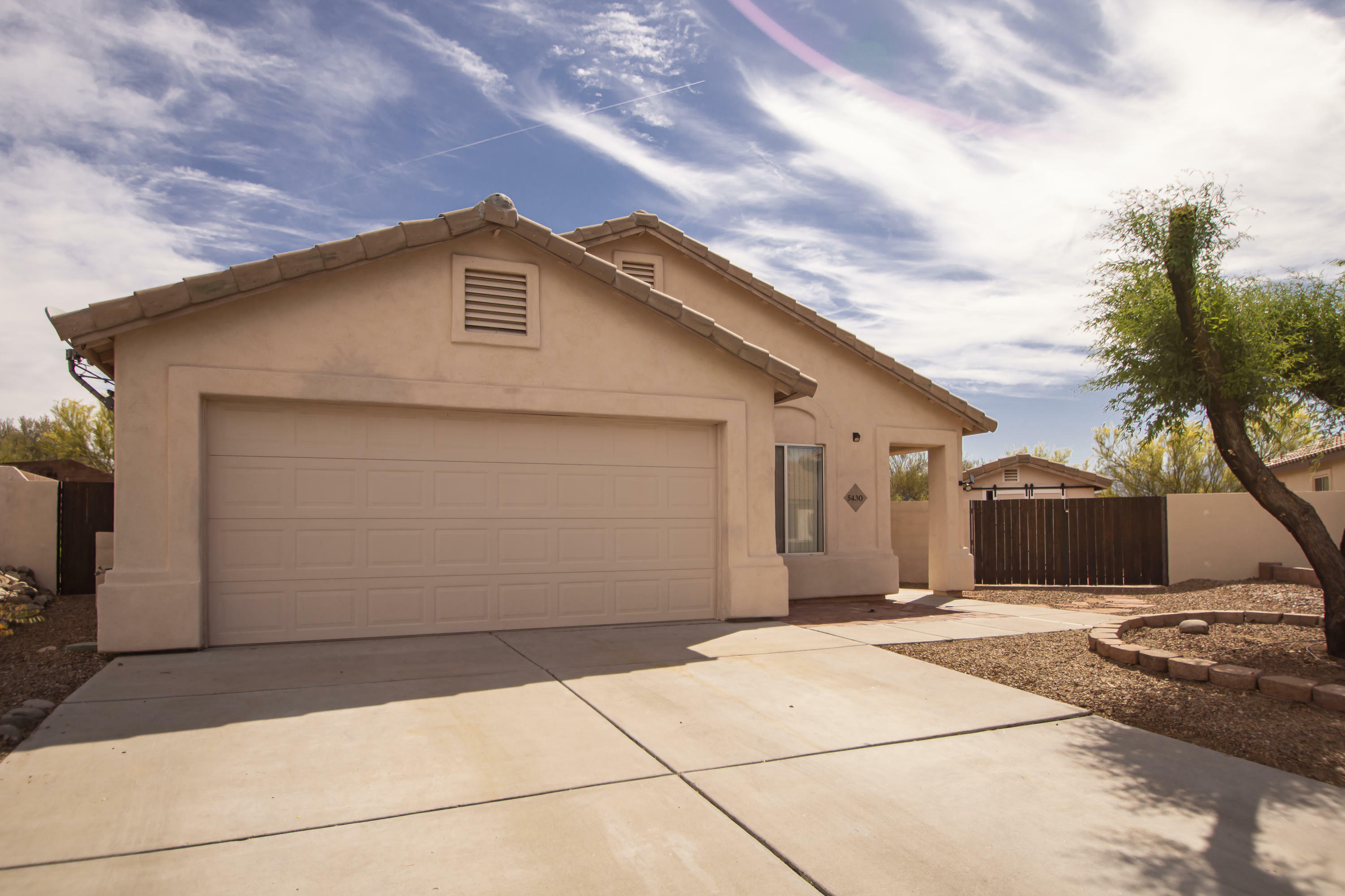 Property Photo: 5430 W Whiptail Court AZ 85658