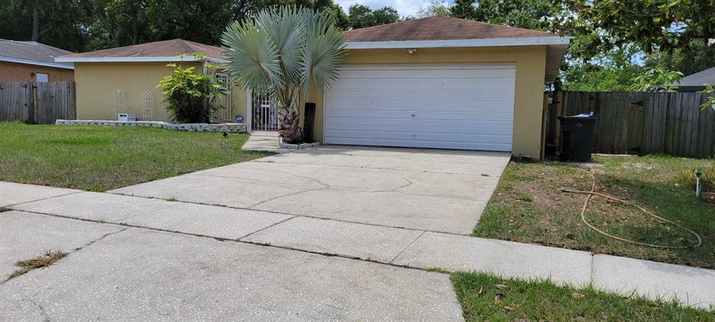 Property Photo:  1114 Estatewood Drive  FL 33510 