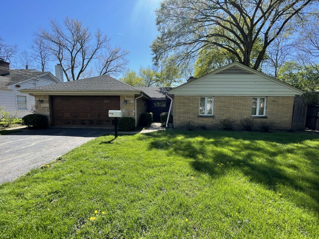 Property Photo:  724 Foxdale Avenue  IL 60093 