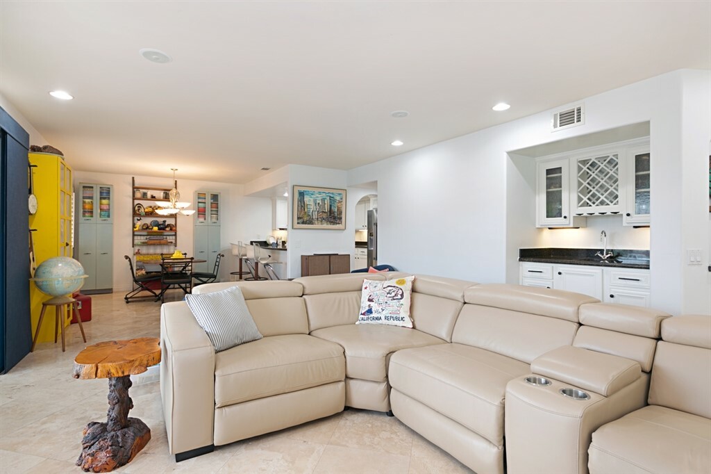 Property Photo:  4519 Cove Dr. 5  CA 92008 