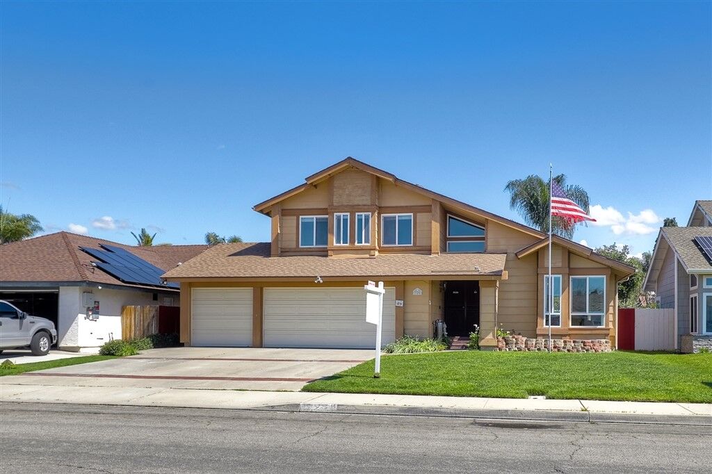 Property Photo:  726 Sunningdale Dr  CA 92057 