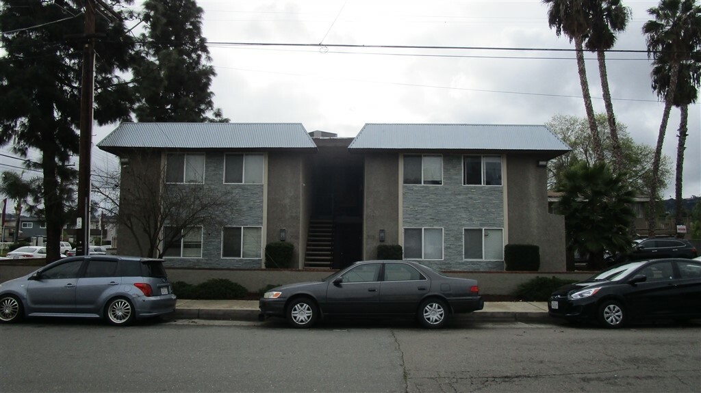 Property Photo:  713 Chamberlain Ave.  CA 92020 