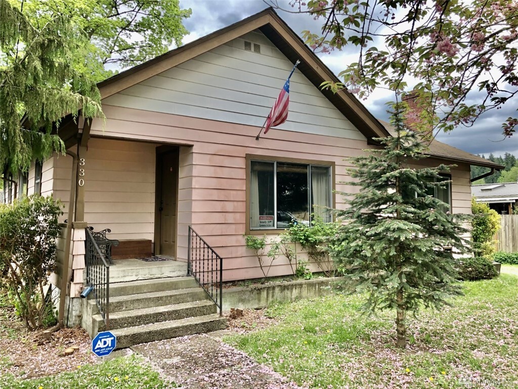 Property Photo: 330 V St SE WA 98002