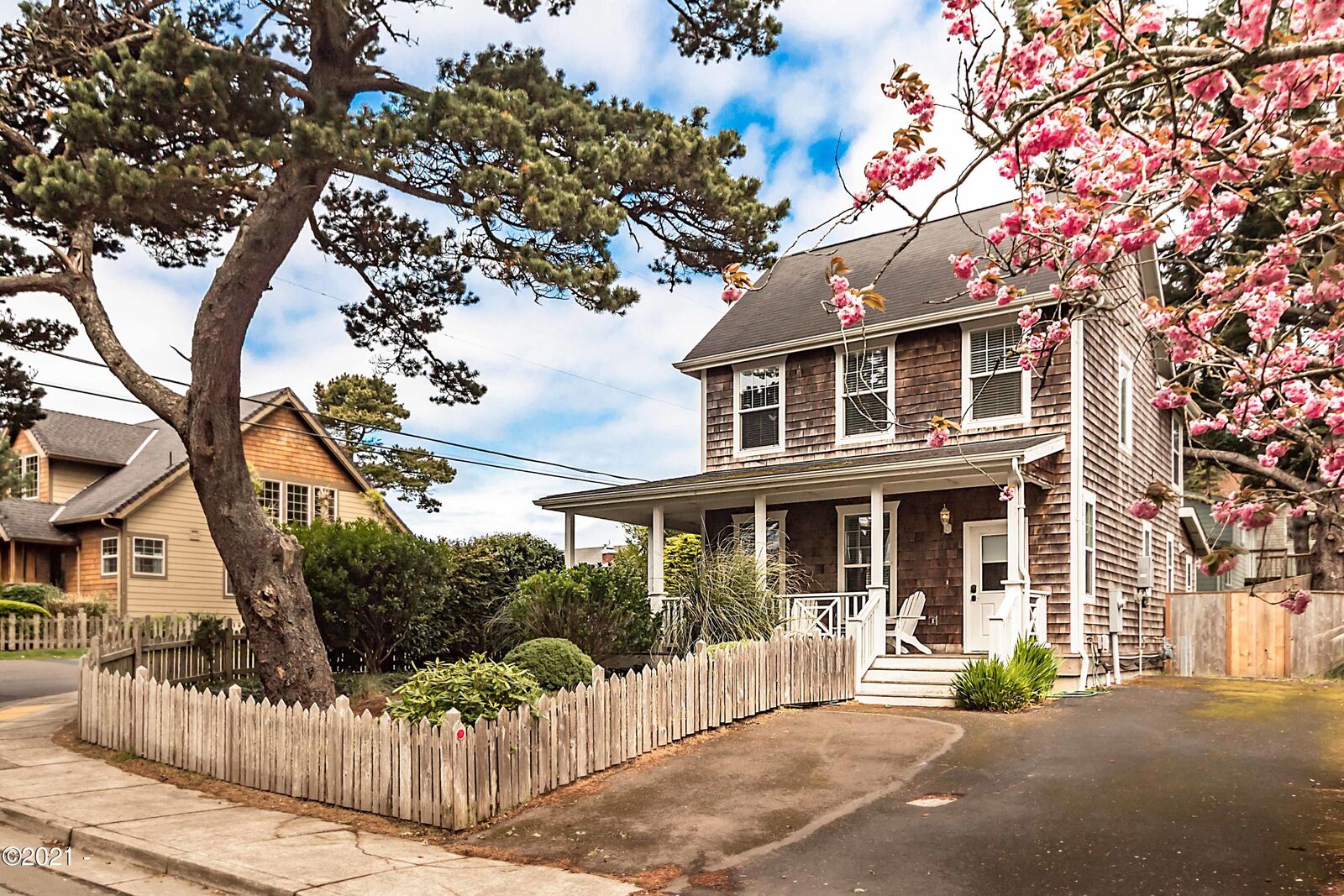 Property Photo: 2830 SW Coast Avenue OR 97367