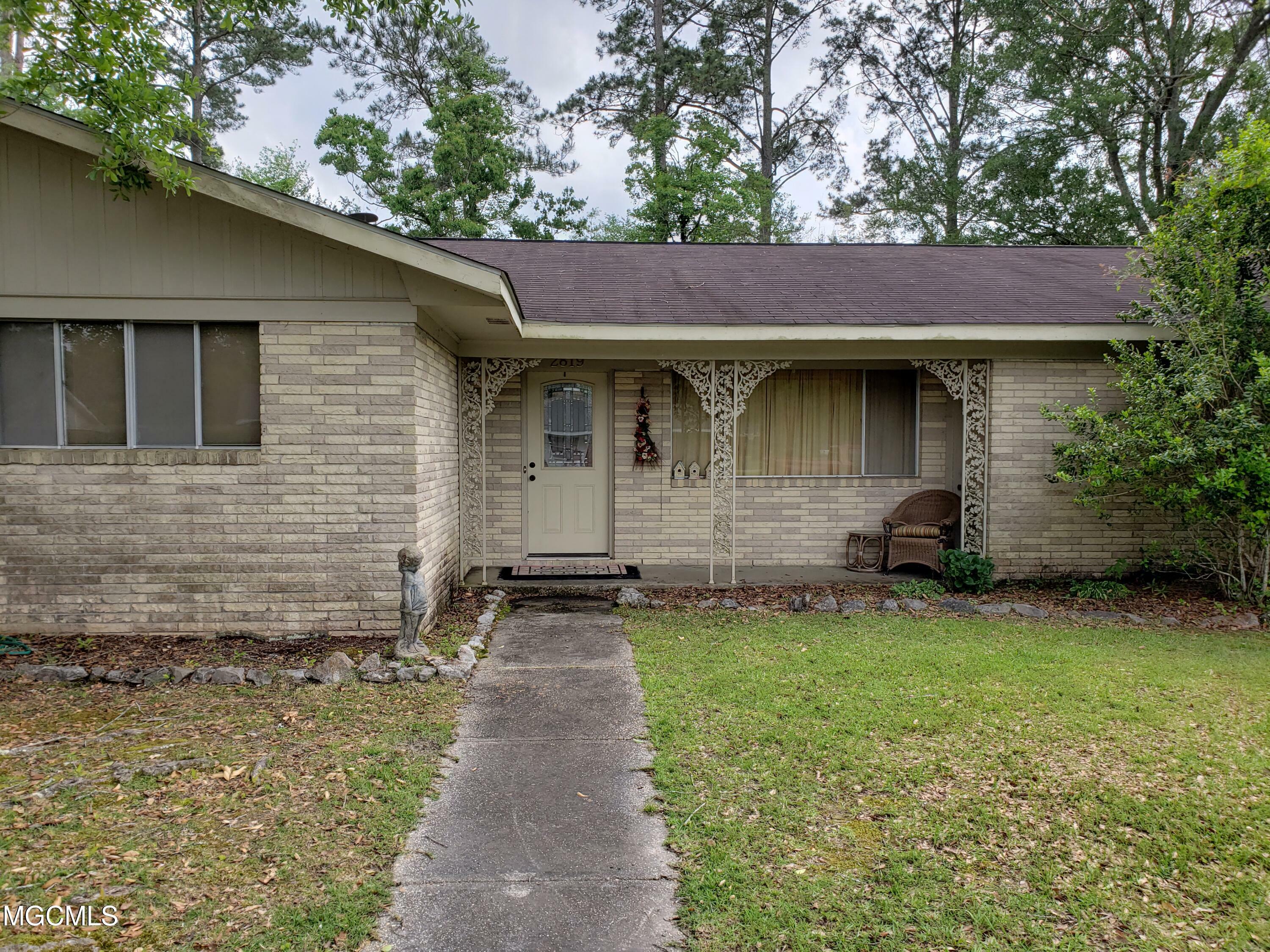 Property Photo:  2819 Victoria Drive  MS 39466 