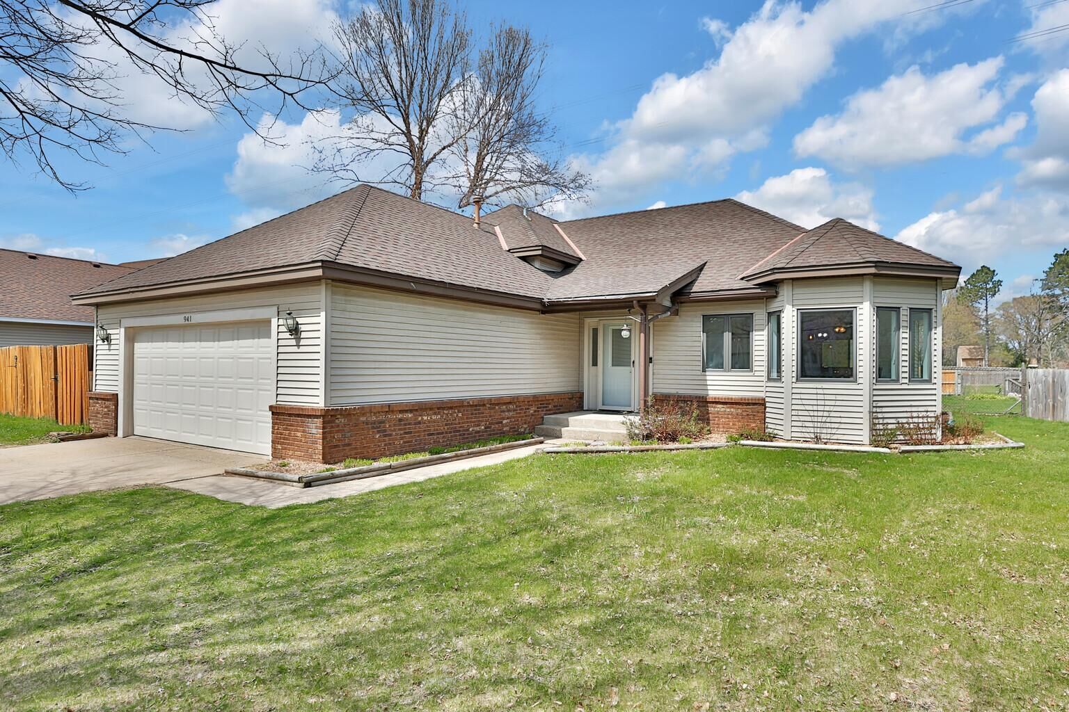 Property Photo: 941 Windrow Drive MN 55109