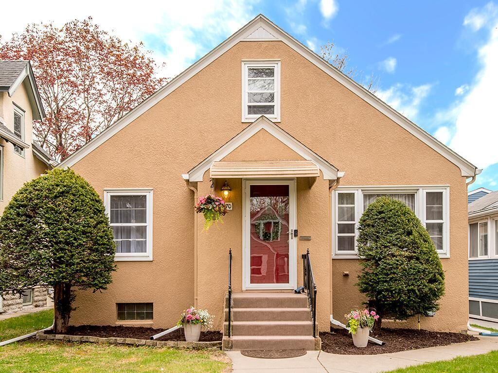 Property Photo:  1370 Palace Avenue  MN 55105 