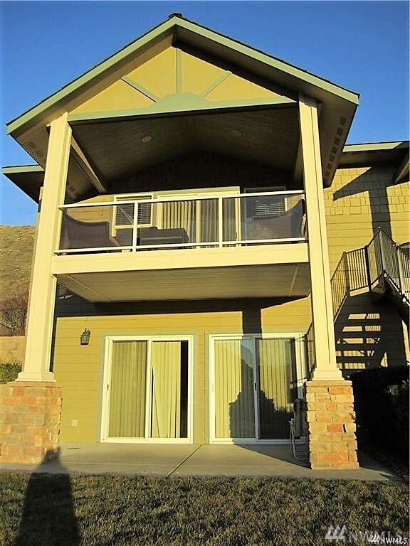 Property Photo: 9252 Red Cliff Dr NW B67 WA 98848