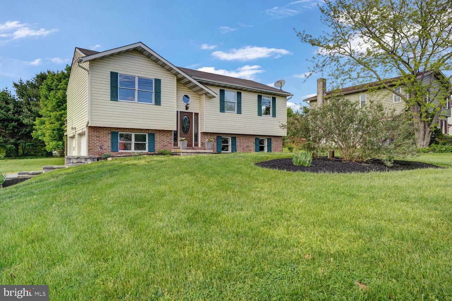 Property Photo:  1778 White Oak Road  PA 17579 