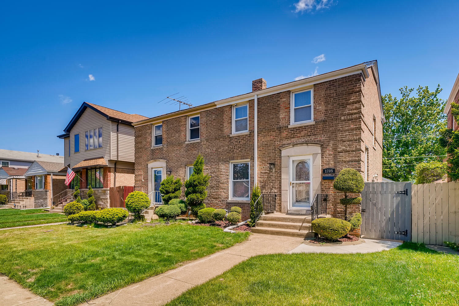 Property Photo: 1705 N 22nd Avenue IL 60160