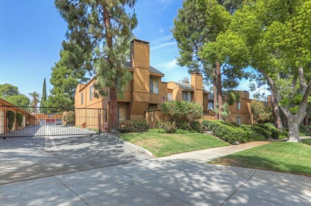 Property Photo:  121 Arlington Drive 3  CA 91105 